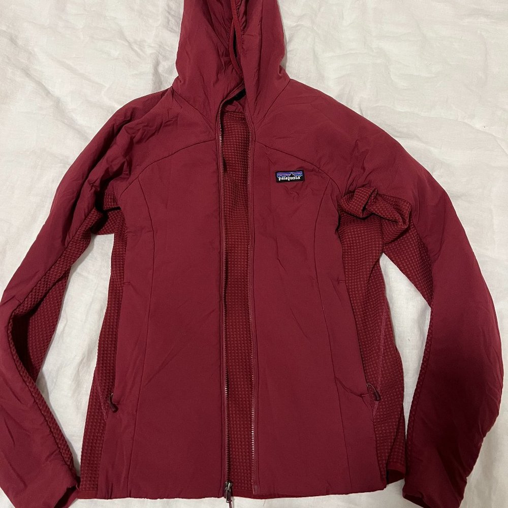 *LIKE NEW* Patagonia Lightweight Jacket - Size S - Maroon